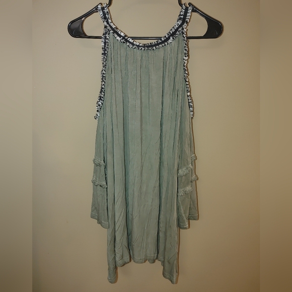 POL Flowy Green Cold Shoulder Top With 3/4 Sleeve. Size S Fits S-L - Picture 2 of 6